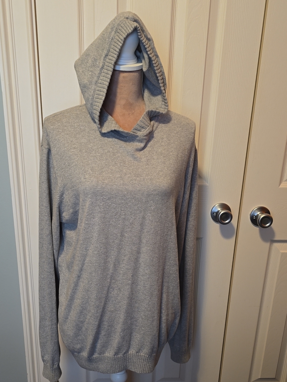 Vuori Size Large  Light Gray Hooded Sweater